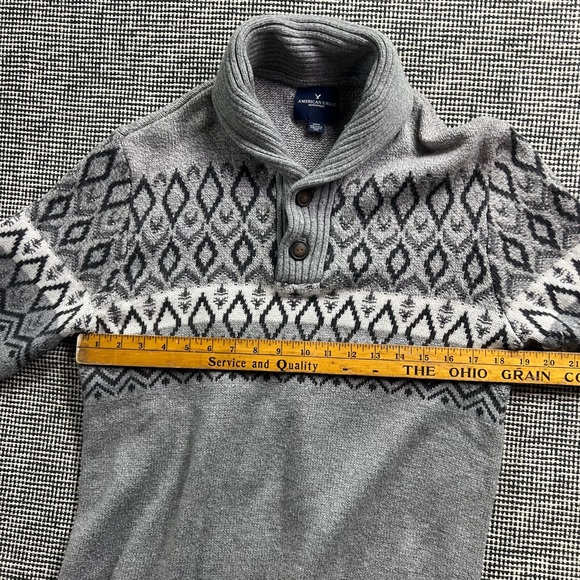 American Eagle Fair Isle Sweater Men's Size Medium Warm Fall Winter Christmas - Picture 5 of 11